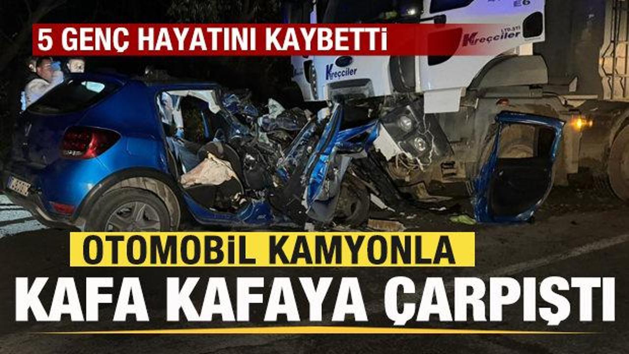 Otomobil kamyonla kafa kafaya &ccedil;arpıştı: 5 gen&ccedil; hayatını kaybetti