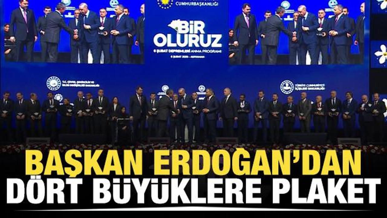 Cumhurbaşkanı Erdoğan'dan d&ouml;rt b&uuml;y&uuml;klere plaket