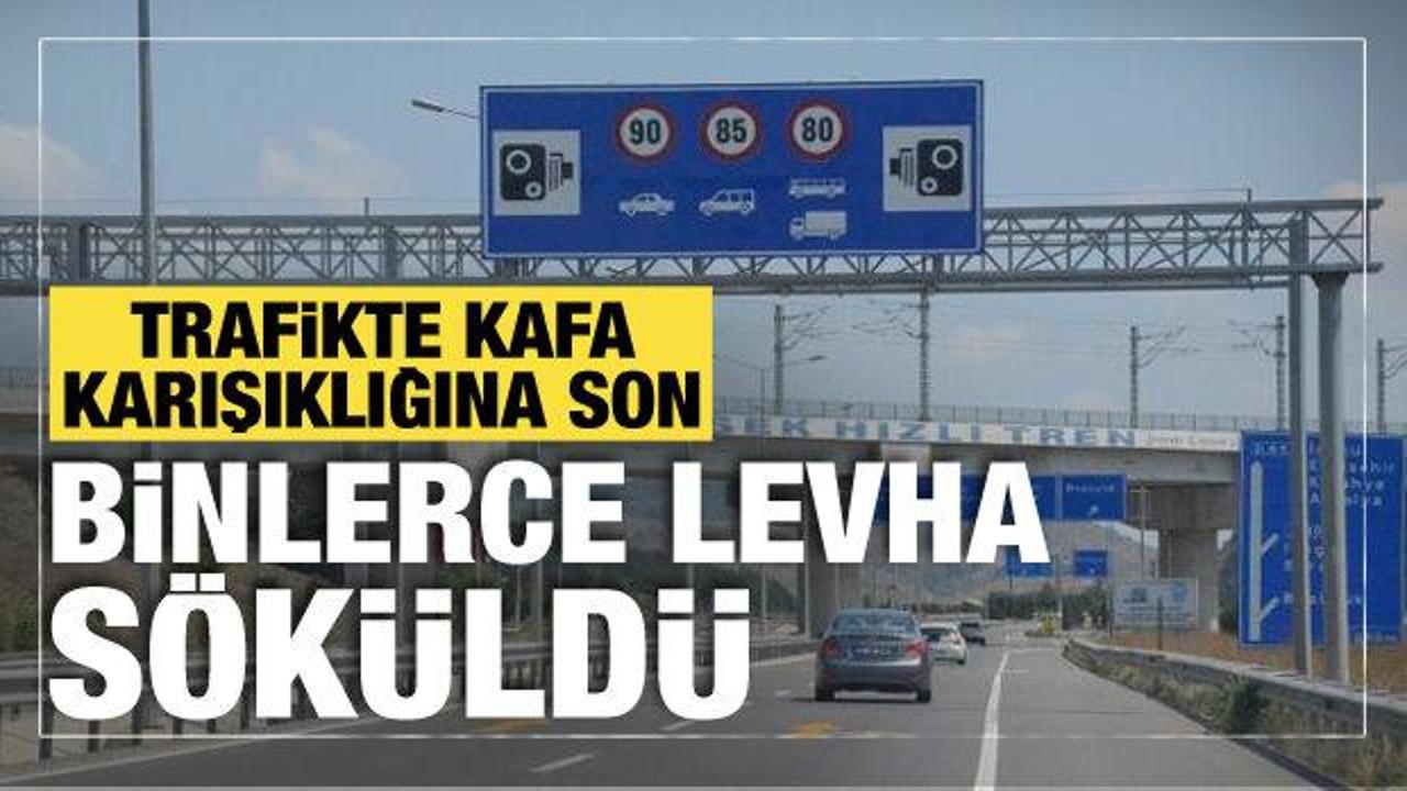 Trafikte yeni d&ouml;nem: Kafa karıştıran 20 bin levha kaldırıldı