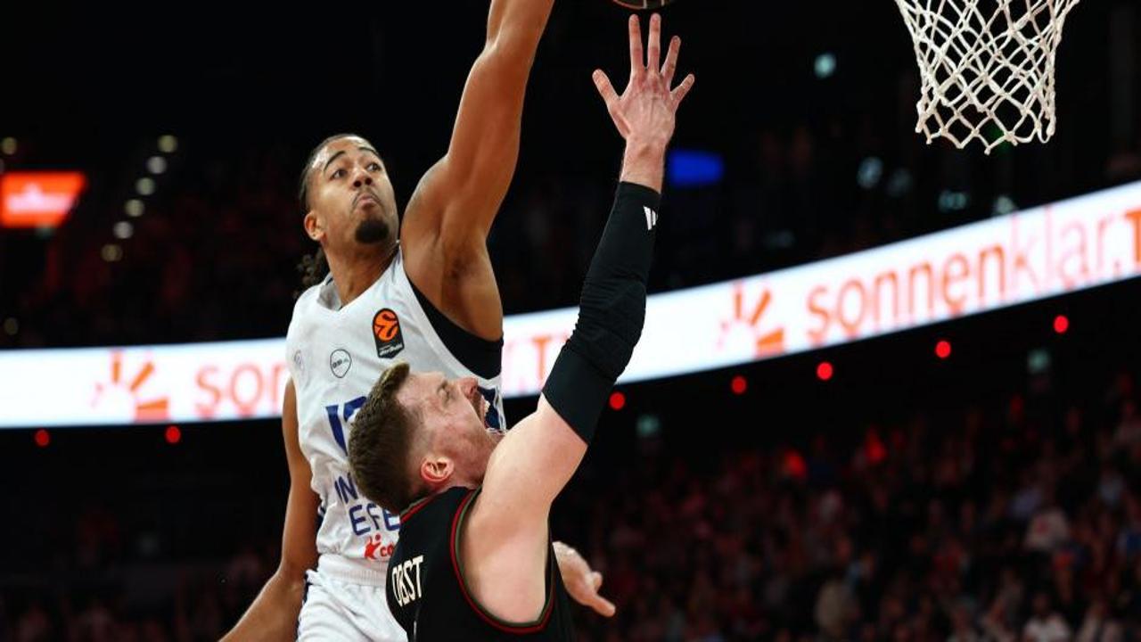 Anadolu Efes Defeats Bayern Munich 81-80 in EuroLeague Thriller | Haber7
