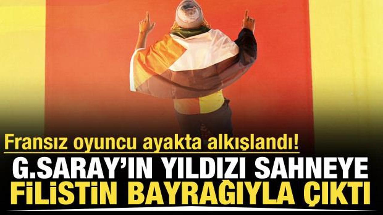 Galatasaray'ın yıldızı sahneye Filistin bayrağıyla &ccedil;ıktı! Binlerce kişi ayakta alkışladı