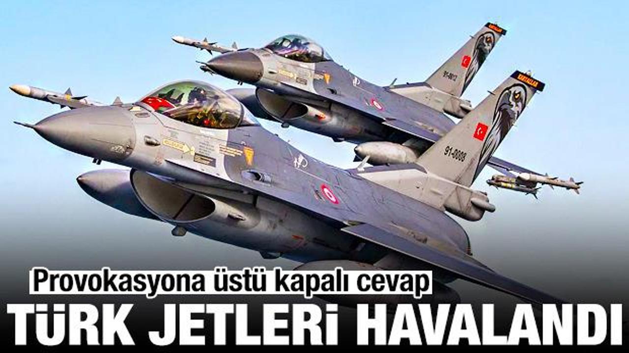 Türk F-16 savaş uçakları Akdeniz üzerinde tatbikat uçuşu yaparken.