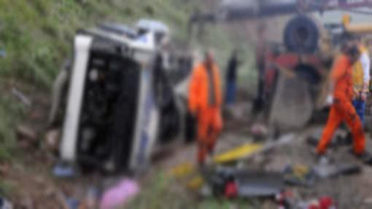Erzurum'da otobüs yuvarlandı: 6 ölü