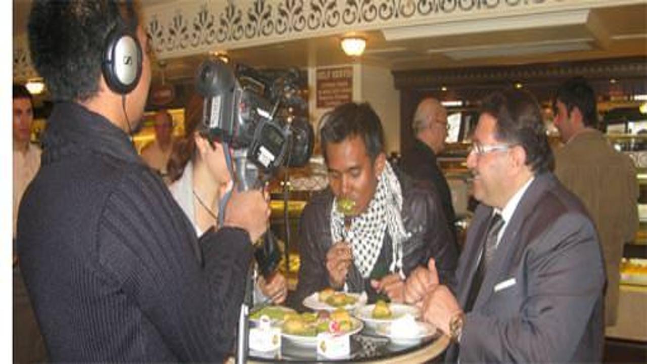 Endonezyalılara baklava dersi verdi