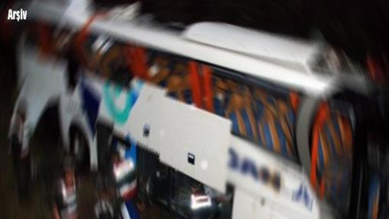Manisa'da yolcu otobüsü devrildi: 49 yaralı