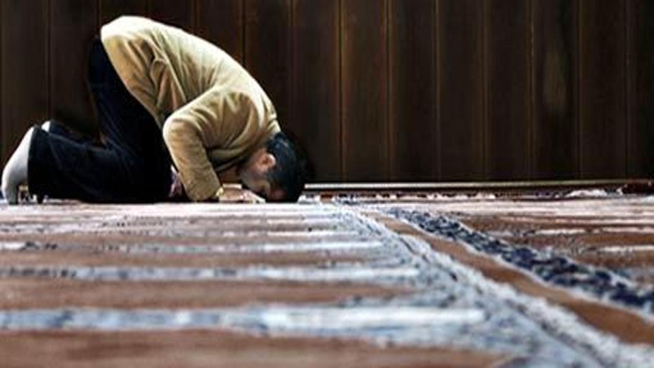 Namaz kılan kötü alışkanlıkları bırakıyor