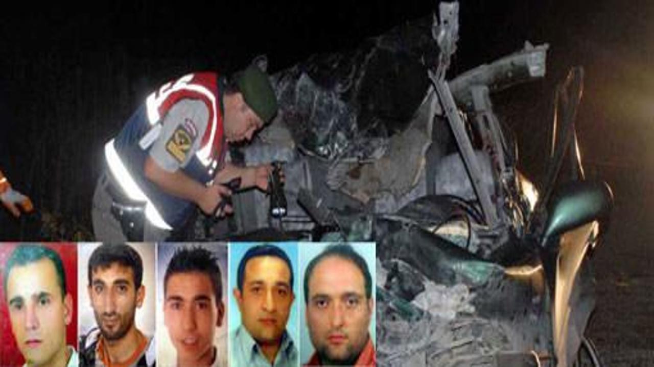 Bursa'da TIR otomobille çarpıştı: 5 ölü