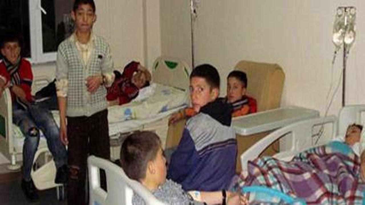 Çocuklar aynı zamanda zehirleniyorlar!