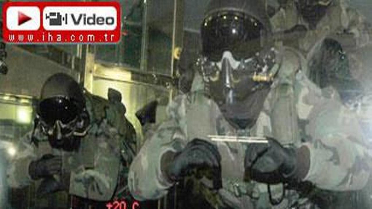 Askeri paraşütçülerden Matrix şov Video
