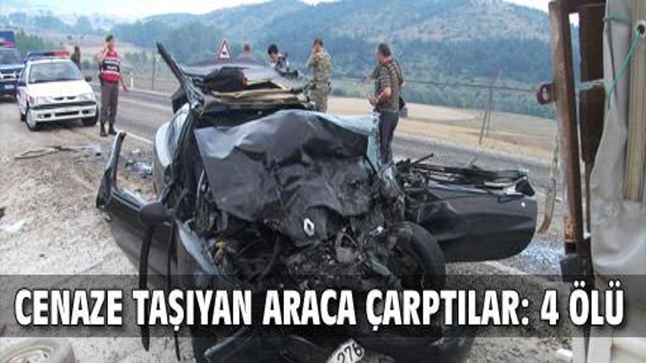 Cenaze taşıyan kamyonete çarptılar: 4 ölü