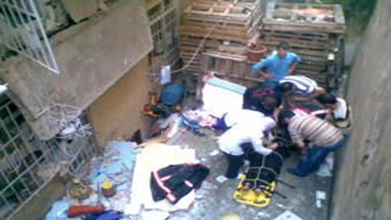 Esenler'de balkon çöktü: 5 yaralı