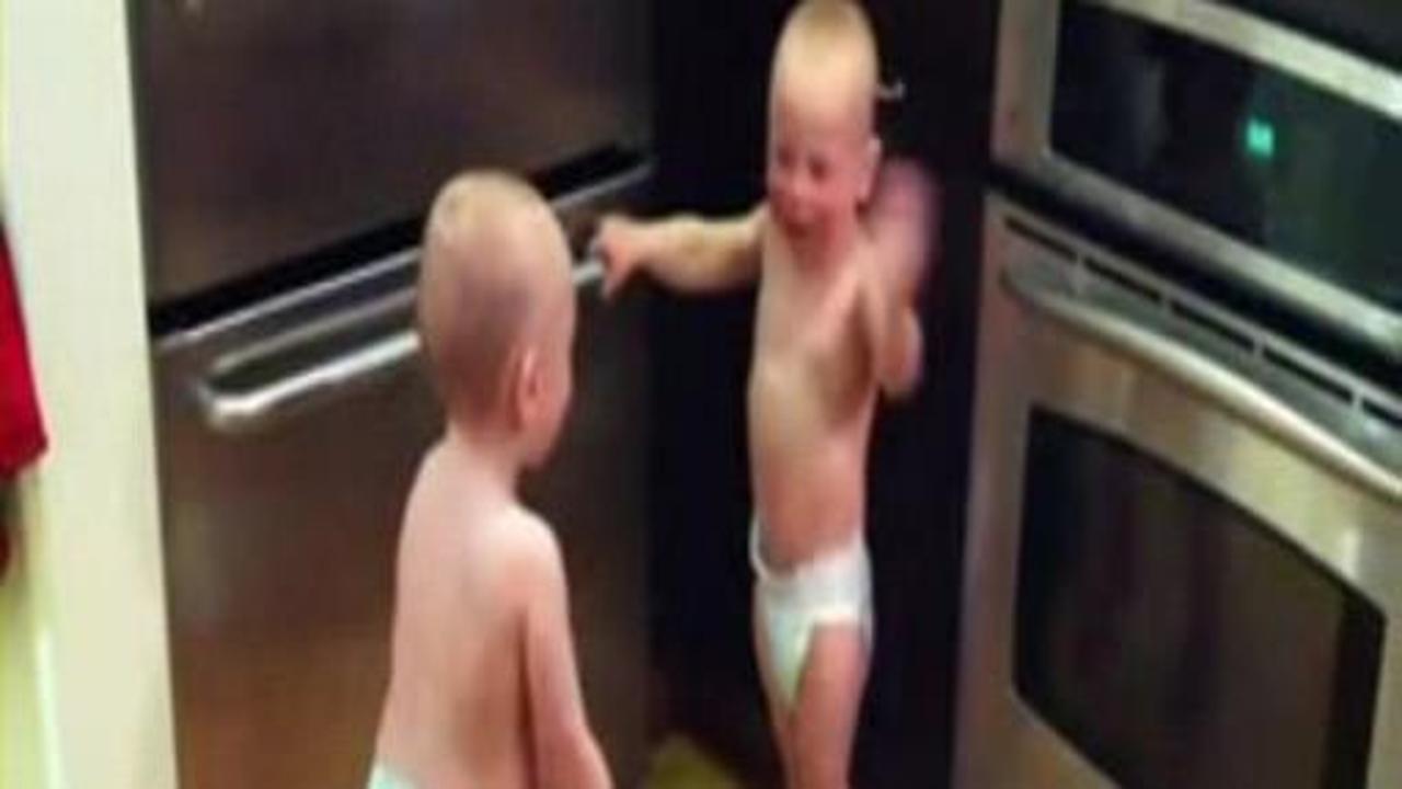 İzlenme rekoru kıran ikiz bebekler VİDEO
