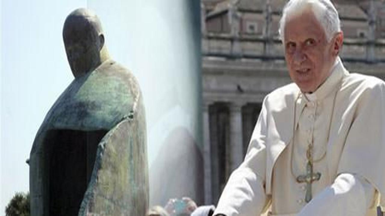 Vatikan ‘ucube’ Papa’ya ayaklandı