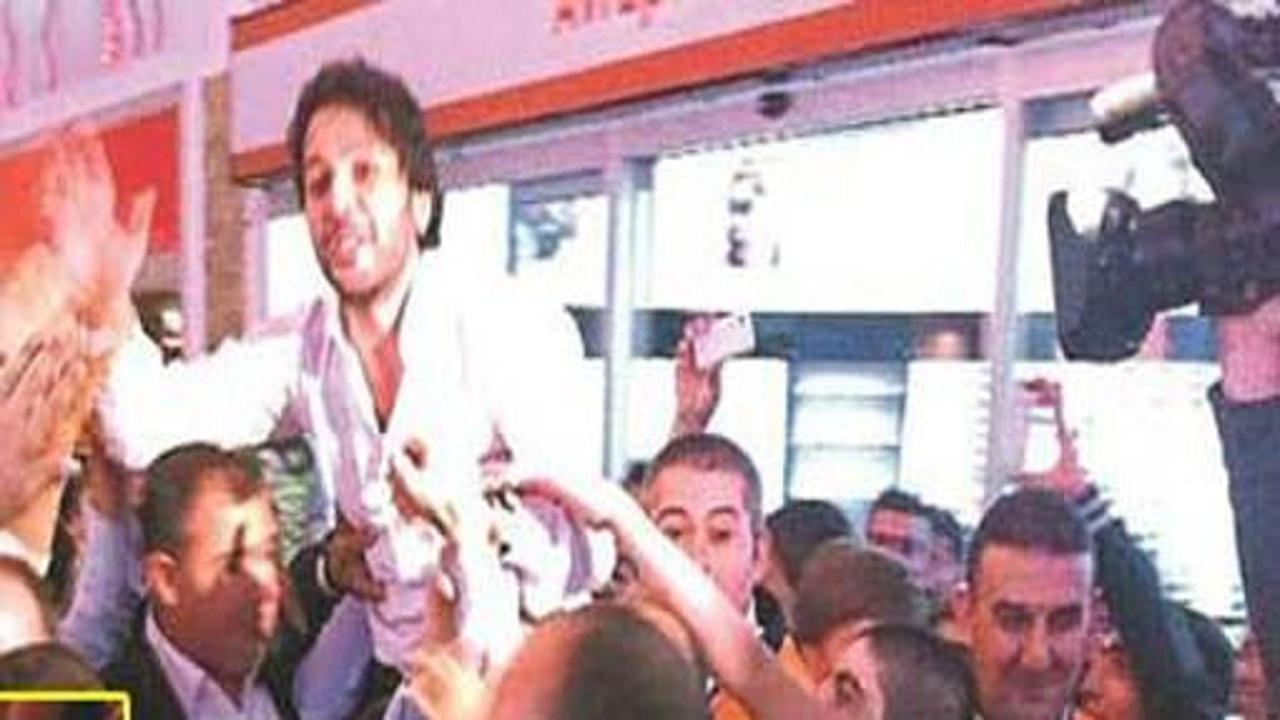 Nihat Doğan'ın izdihamdan omzu çıktı