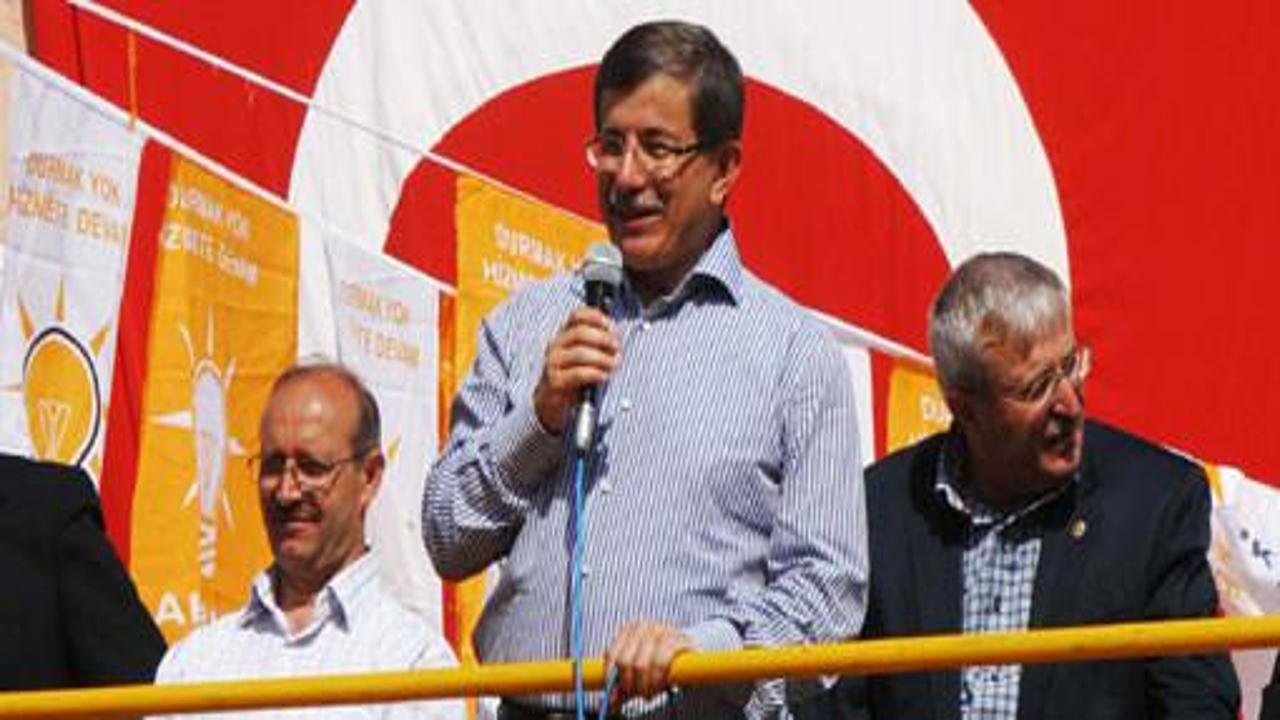 Ahmet Davutoğlu baba ocağında