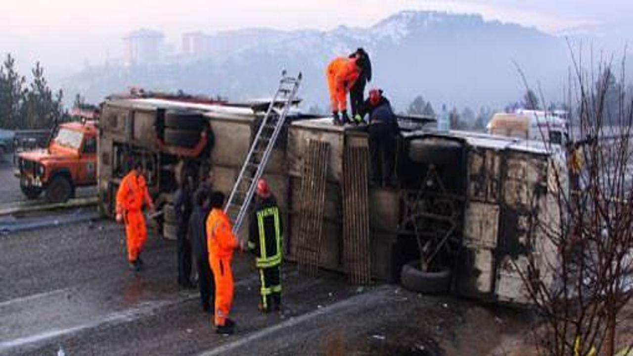 Yolcu otobüsü devrildi: 11'i ağır 34 yaralı