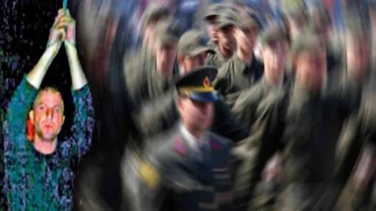 Kışlada uzmana domuz bağıyla işkence