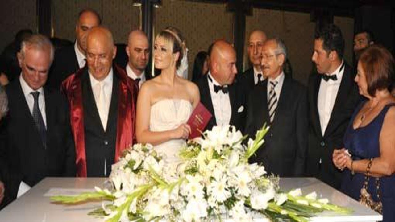 Sav'ın kızının düğünü CHP'yi böldü