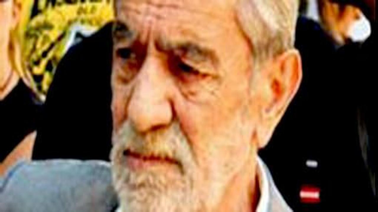 Aydemir Akbaş ünlülere senaryo yazıyor