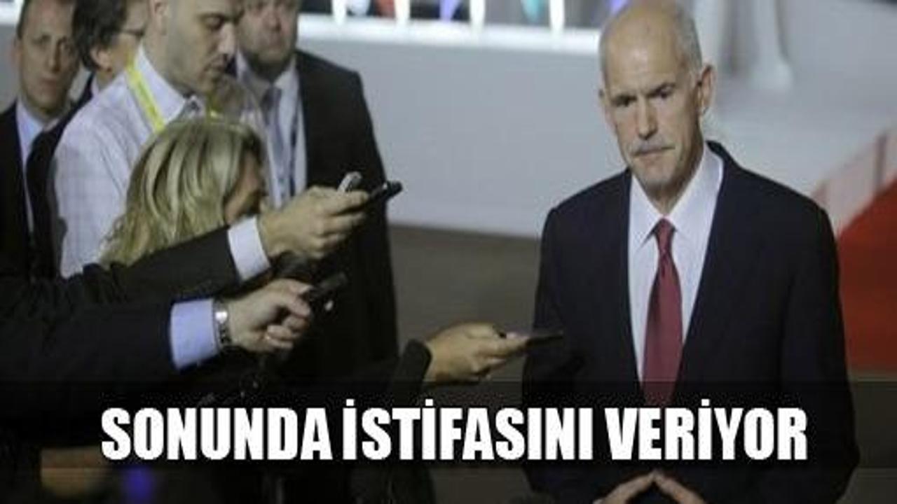 Yorgo Papandreu istifasını veriyor