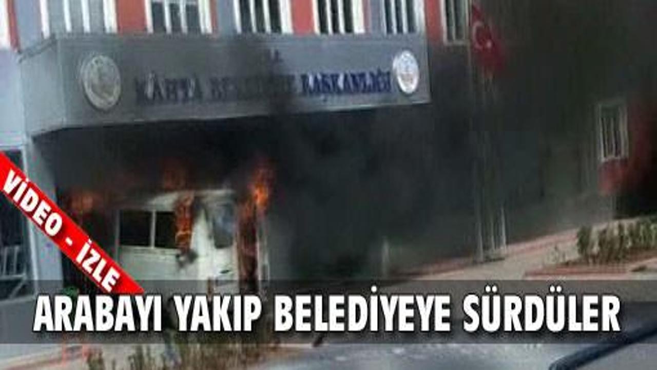 Yaktıkları aracı belediyeye sürdüler