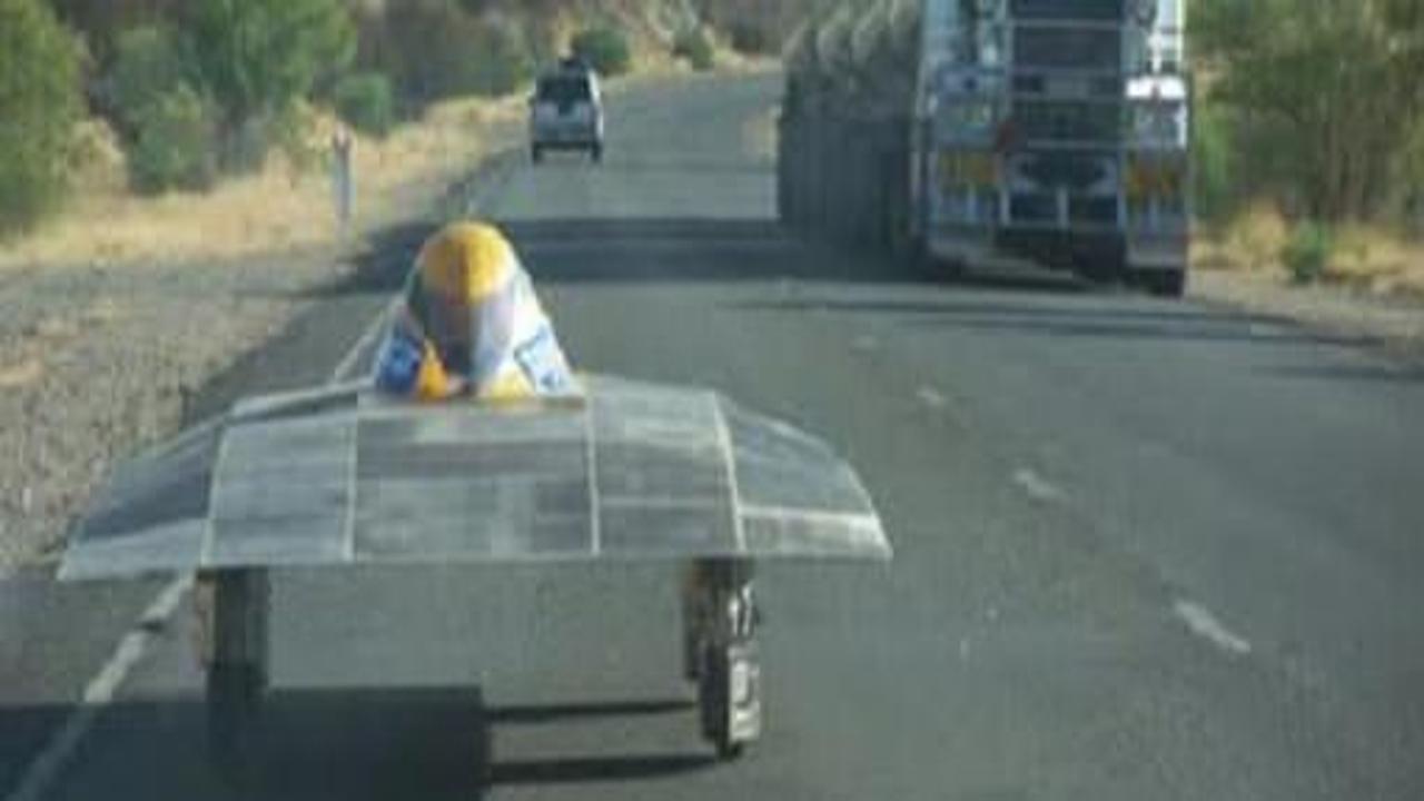 Güneş enerjili araçta hız rekoru kırıldı