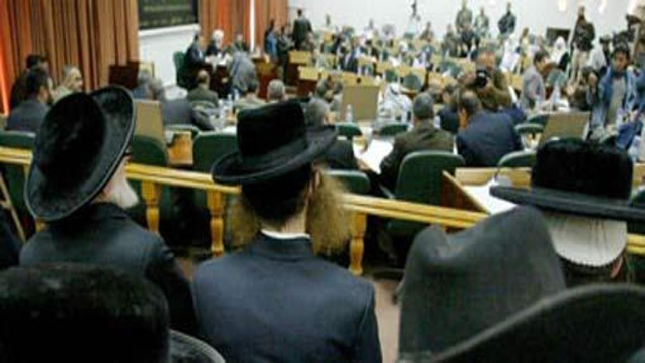 Tevrat parşömenleri için cenaze töreni