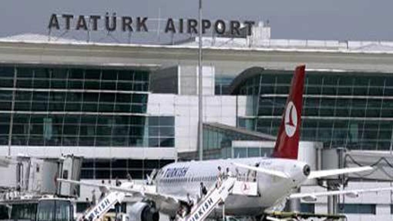 Havalimanı'nda yolcular mahsur kaldı