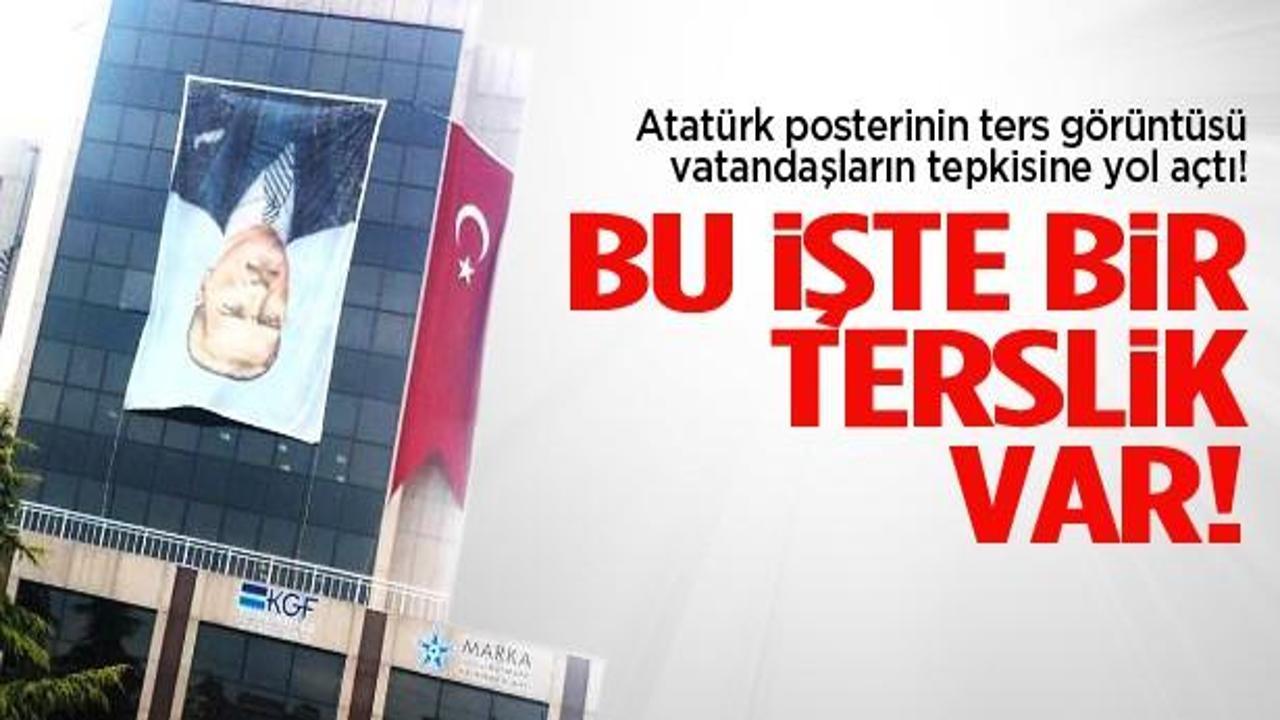 Atatürk posteri yanlışlıkla ters asıldı