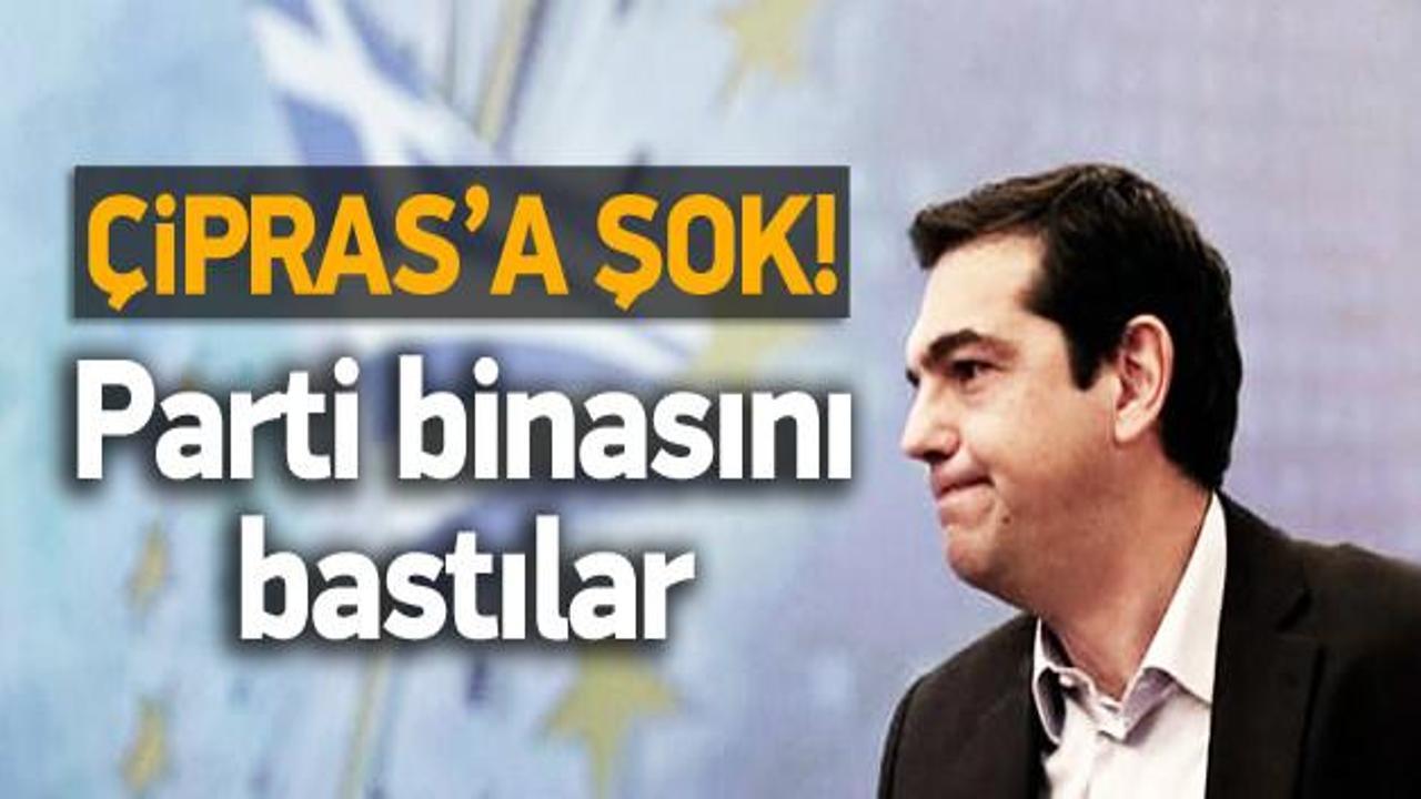 Atina'da SYRIZA'nın merkezi işgal edildi