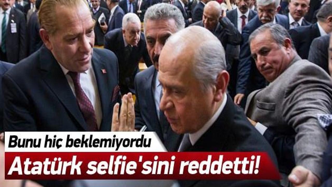 Bahçeli Atatürk selfie'sini reddetti