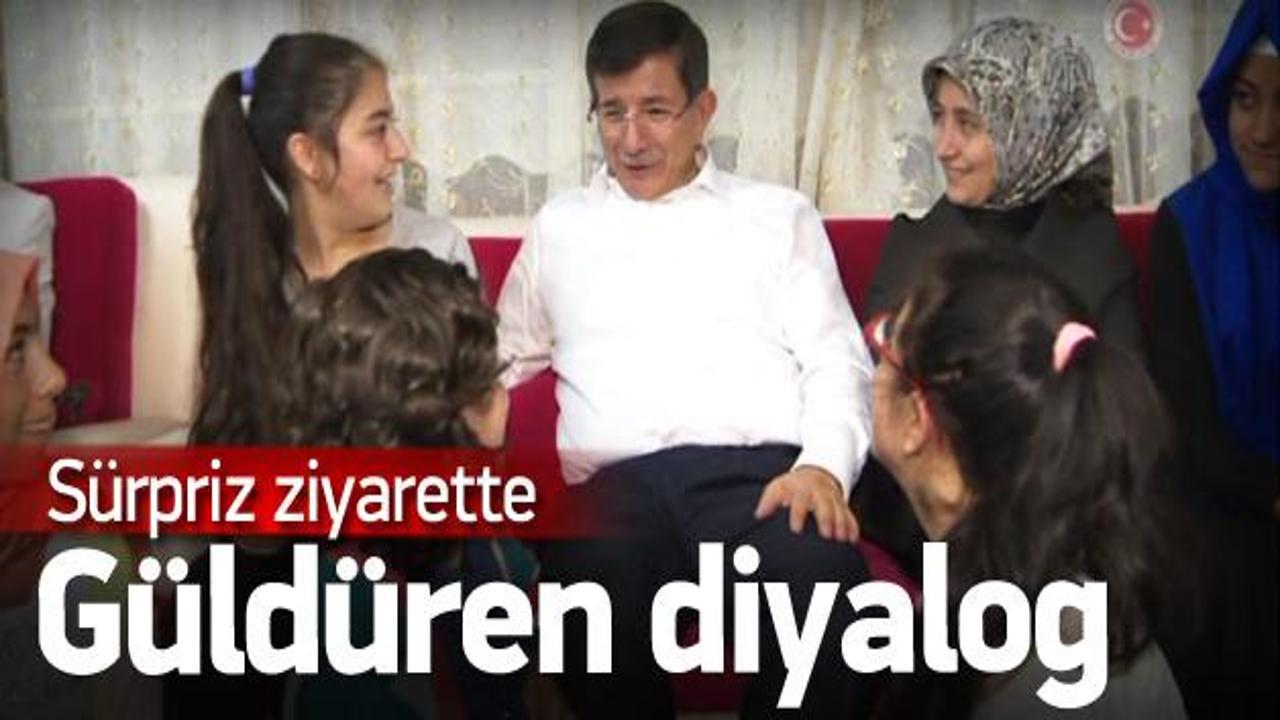 Başbakan Davutoğlu çocuk evini ziyaret etti