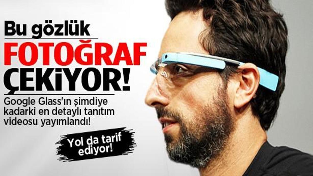 Bu g&ouml;zl&uuml;k fotoğraf &ccedil;ekiyor, yol tarif ediyor