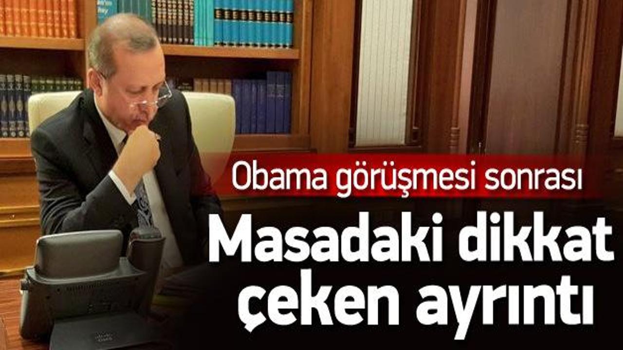 Cuhmurbaşkanı Erdoğan'ın masasında rabia işareti