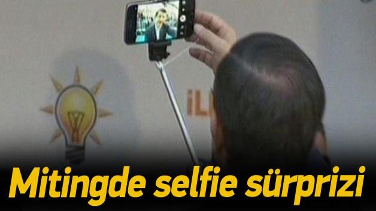 Davutoğlu Kahramanmaraş mitinginde selfie çekti