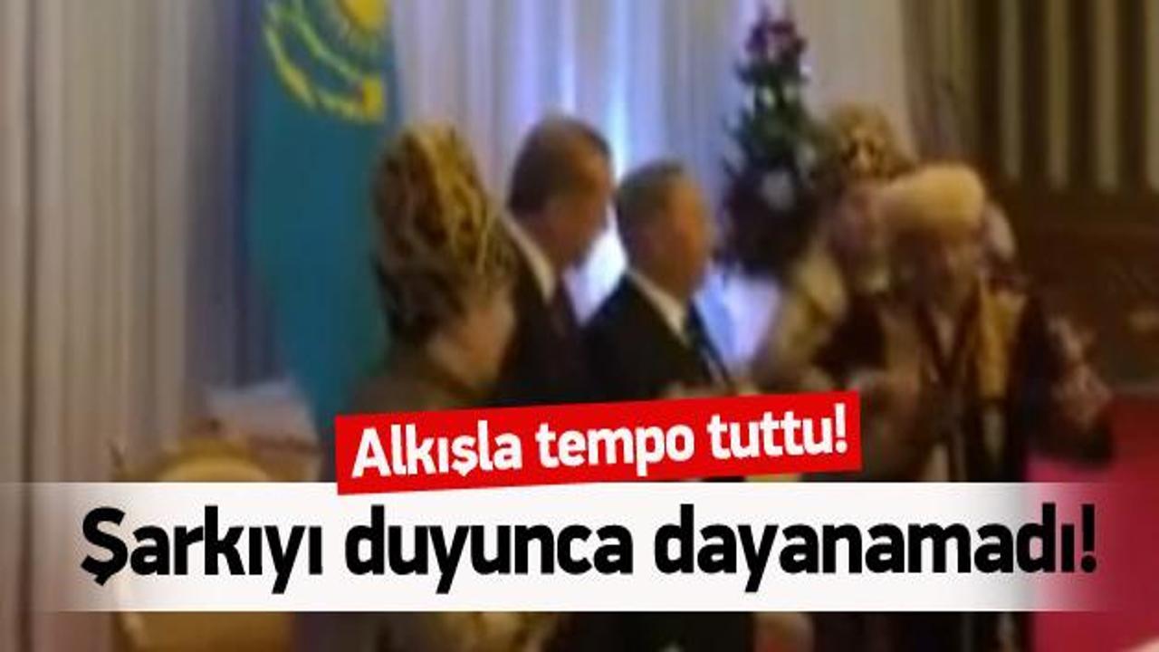 Erdoğan Dombra'ya alkışla tempo tuttu