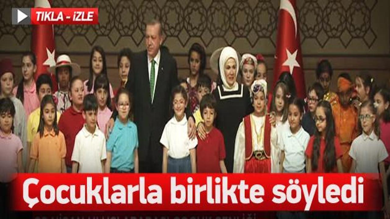 Erdoğan ve eşi çocuklarla birlikte söyledi