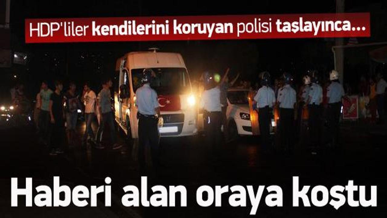 HDP'liler kendilerini koruyan polisi taşlayınca...