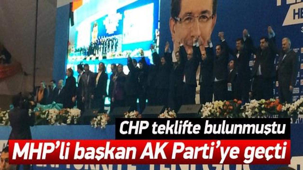 İzmir'de MHP'li Başkan AK Parti'ye geçti