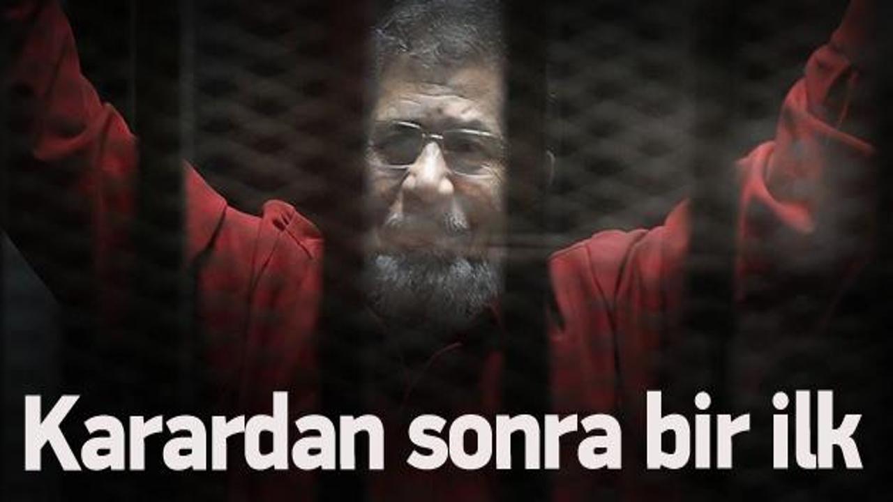 Mursi ilk kez idam mahkumu kıyafetiyle!