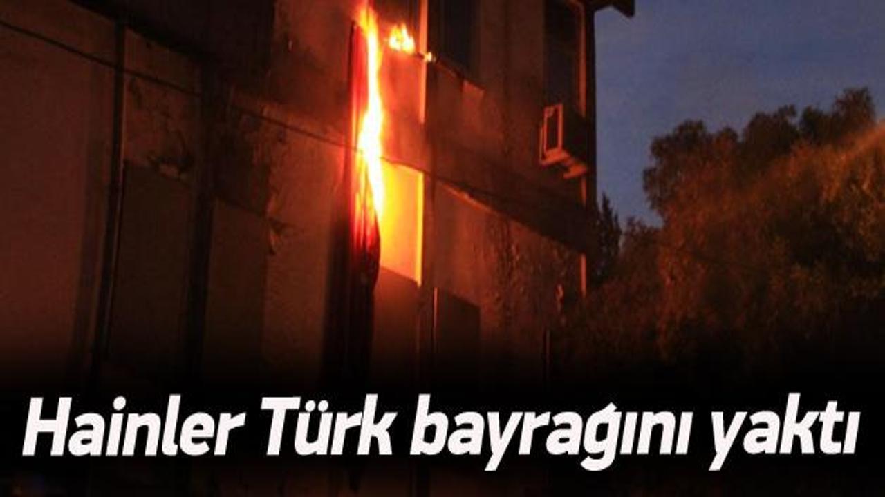 PKK'lı teröristler Türk bayrağını yaktı