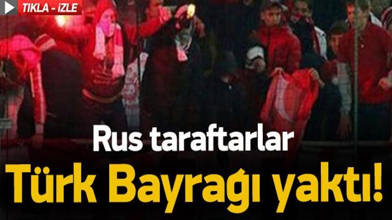 Rus taraftarlar Türk bayrağı yaktı