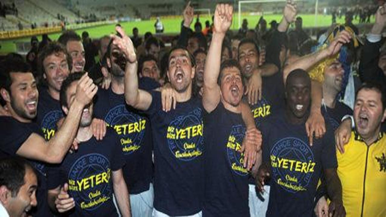 Fenerbahçeli futbolcular Umre yolcusu