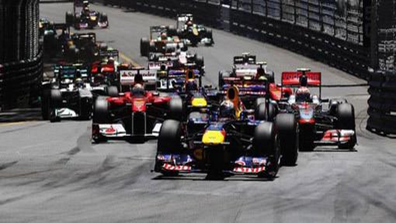 Monaco caddelerini Vettel yaktı