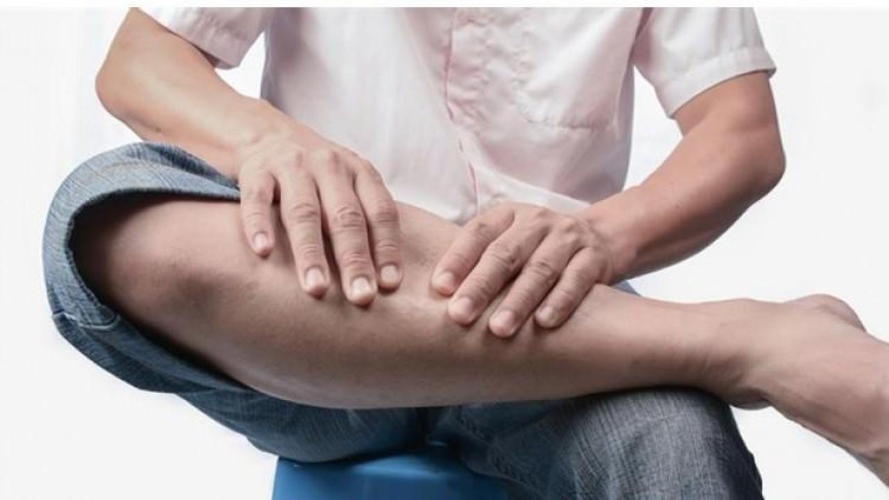 Если покалывание в ногах. Жжение в ногах причины лечение. Knee arthritis. Жжение в ступнях причины. Жжение в ногах причины лечение.