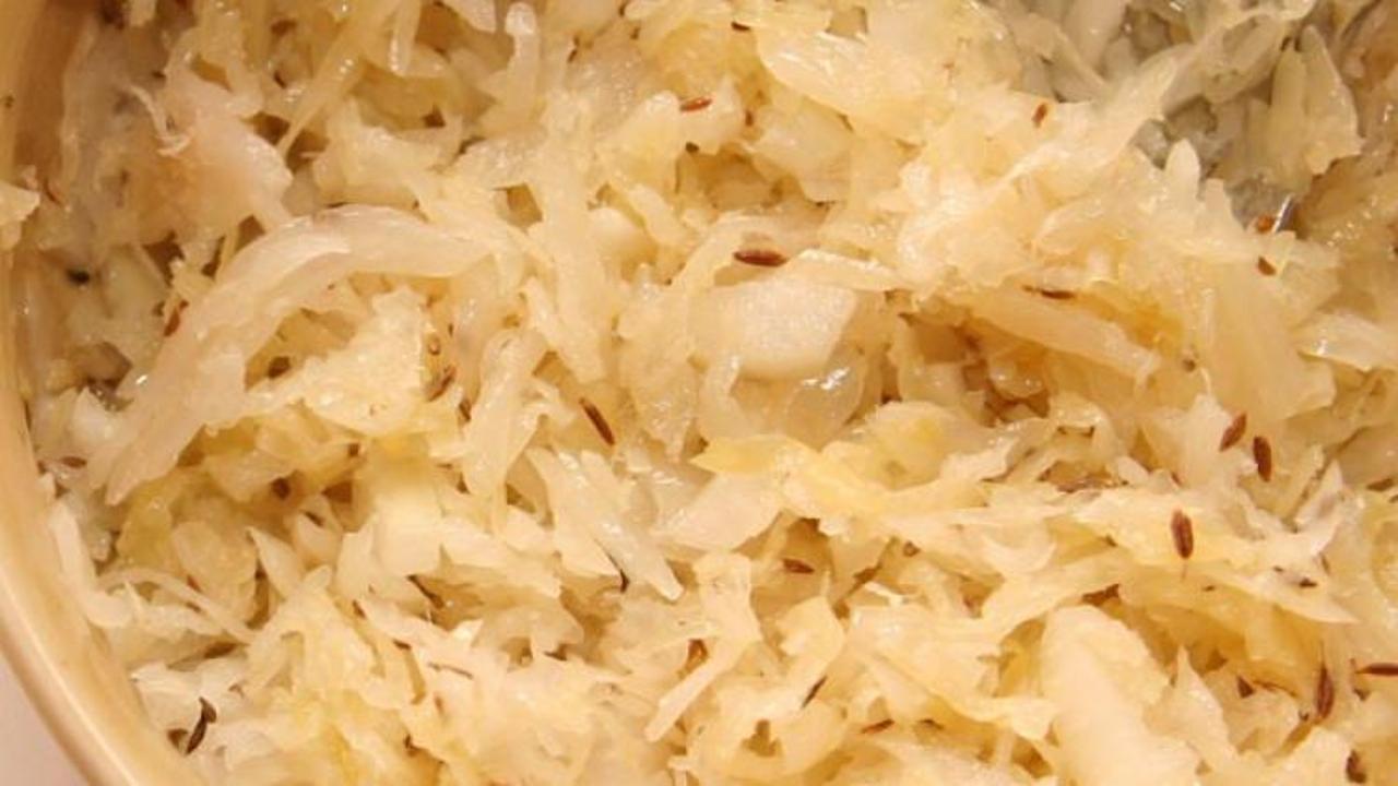 Квашеная капуста квашеная. Рассыпчатая капуста. Рассыпчатая капуста. Капуста отварная с маслом или соусом. Рассыпчатая капуста.
