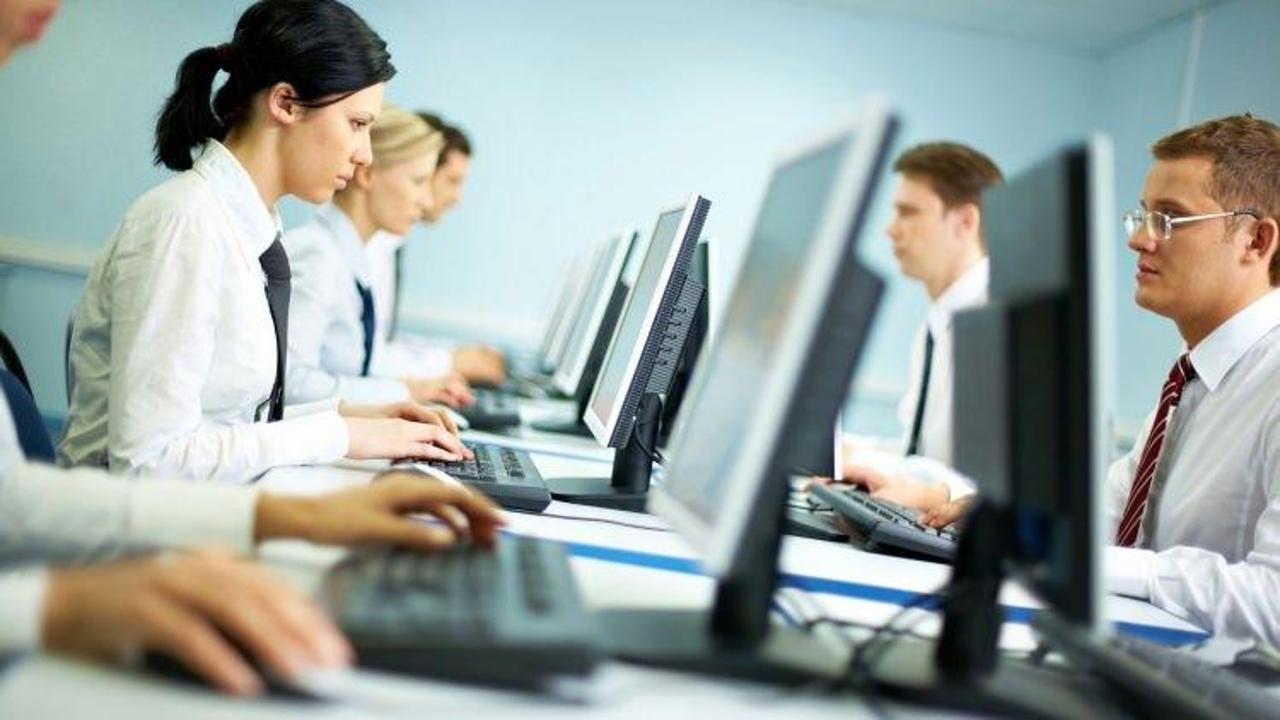 Люди разных профессий. Офисный работник. Перемещение работника. Сотрудники временно на отдыхе. Переход на другую работу.