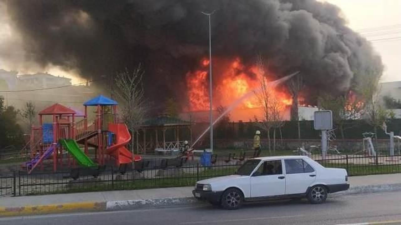 Sultanbeyli�de mobilya fabrikasında yangın Haber 7 GÜNCEL