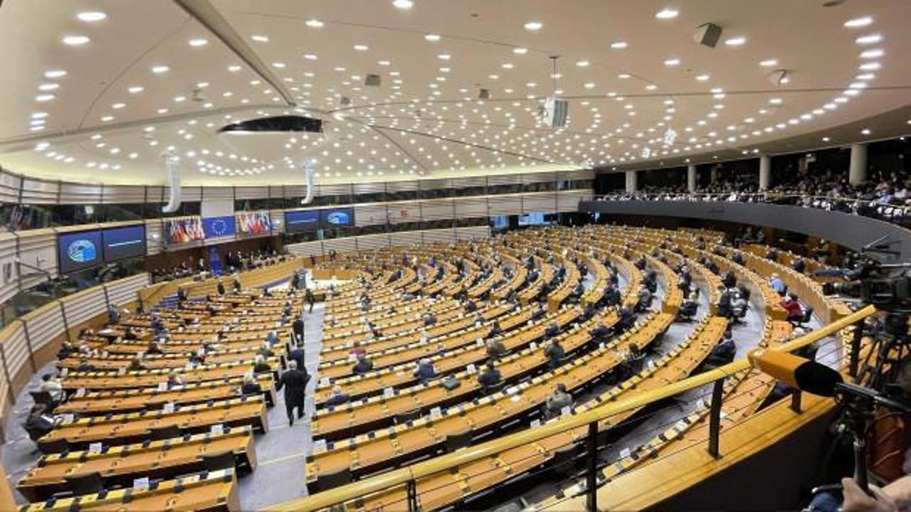 Avrupa Parlamentosu Yapay Zeka Yasasını onayladı! - Haber 7 TEKNOLOJİ