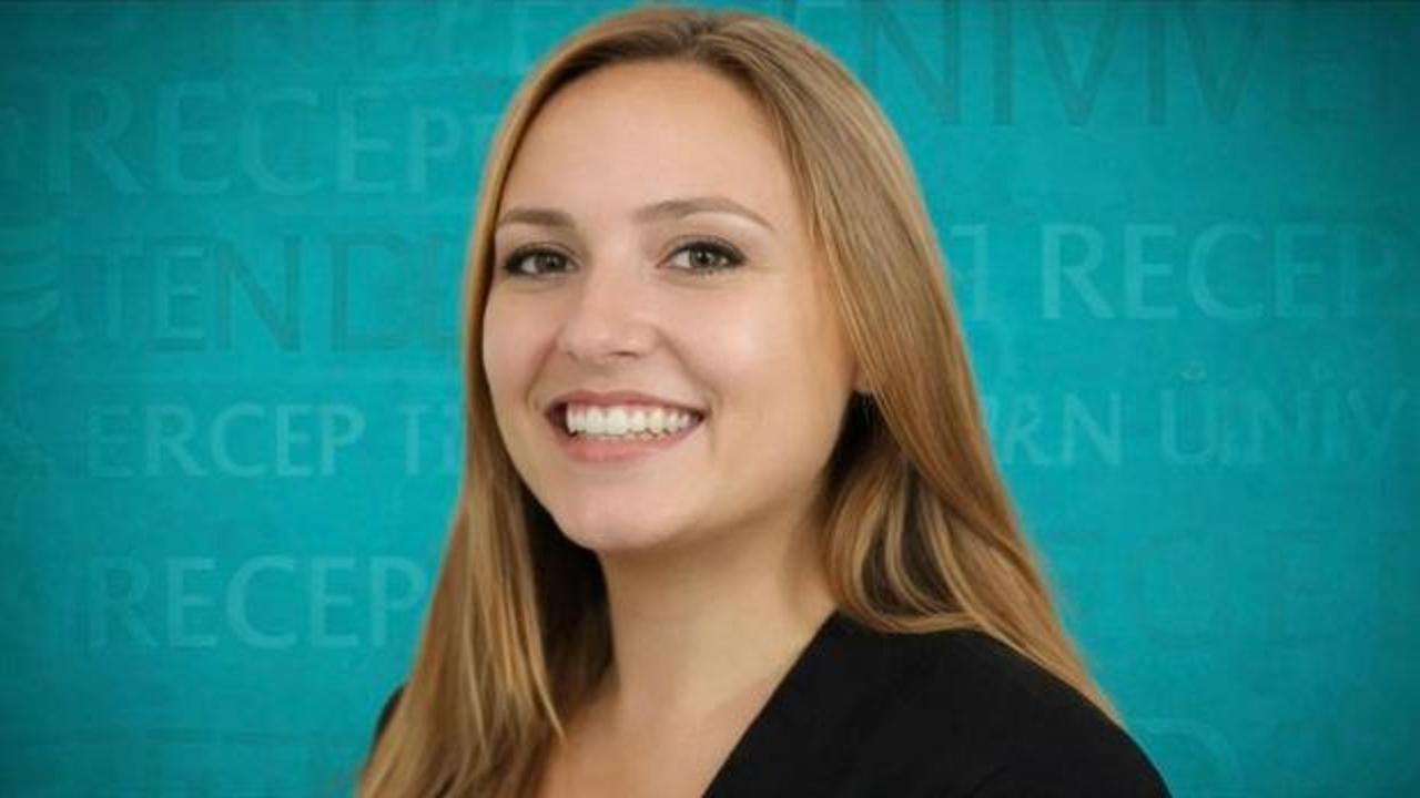 Evinin balkonundan düşen akademisyen , son yolculuğuna uğurlandı